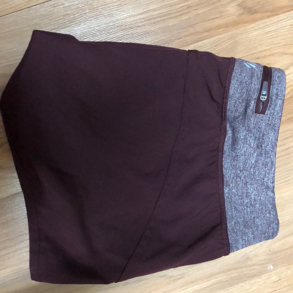 Large maroon forever 21 shorts